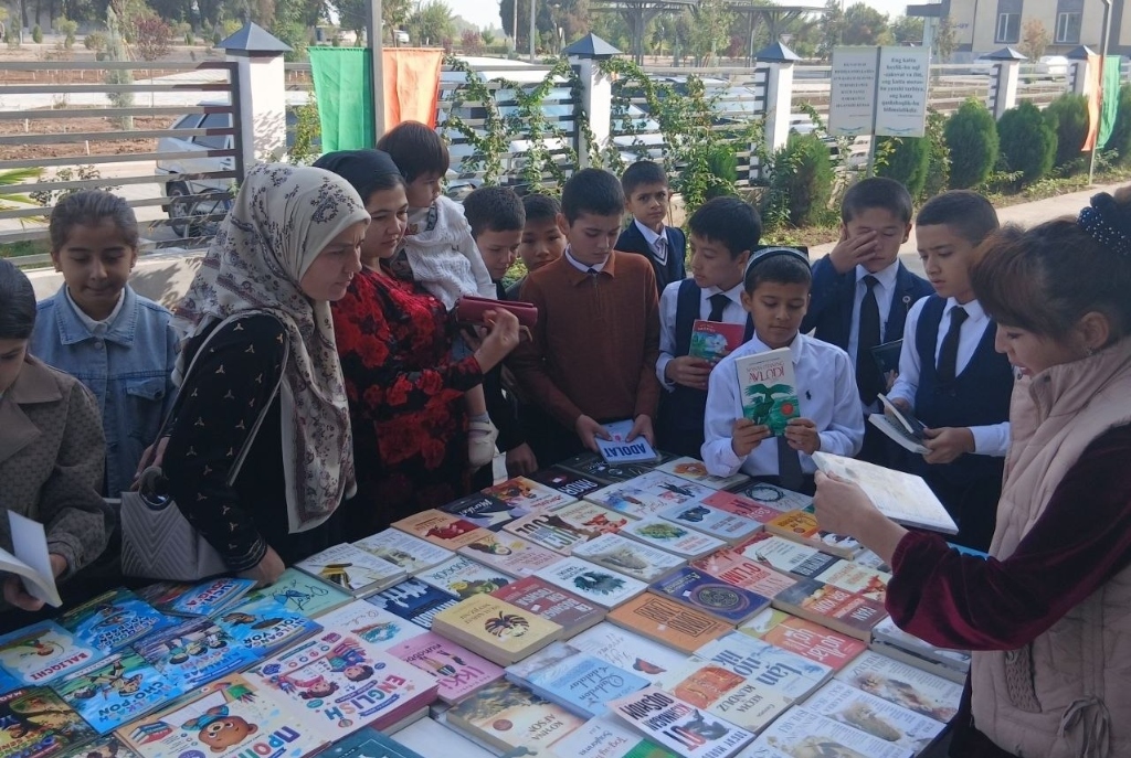 Sariosiyo tuman ixtisoslashtirilgan maktab-internatida “Kitob marafoni” bo‘lib o‘tdi!